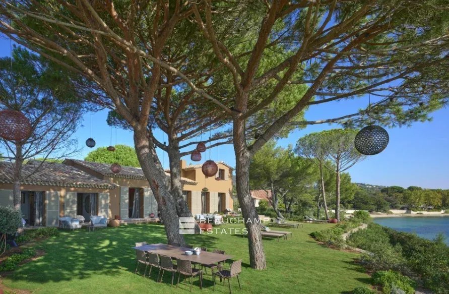 Gulf of St Tropez – Grimaud – Pieds dans l’eau