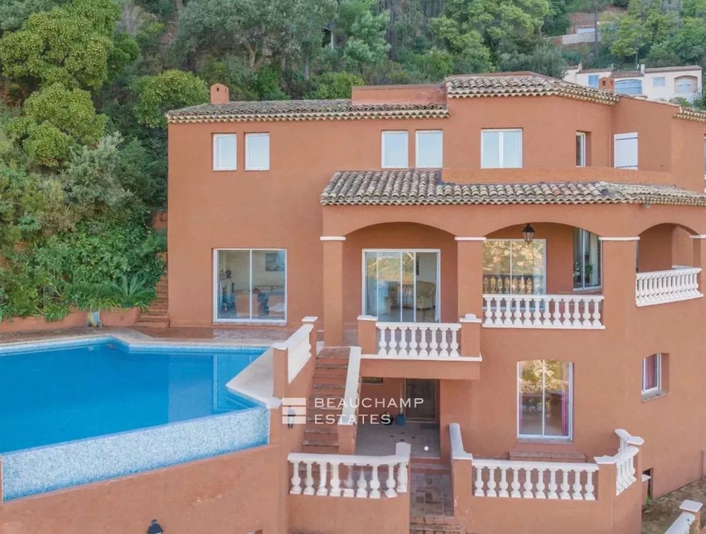 High-End Villa – Quality Features and Privileged Setting