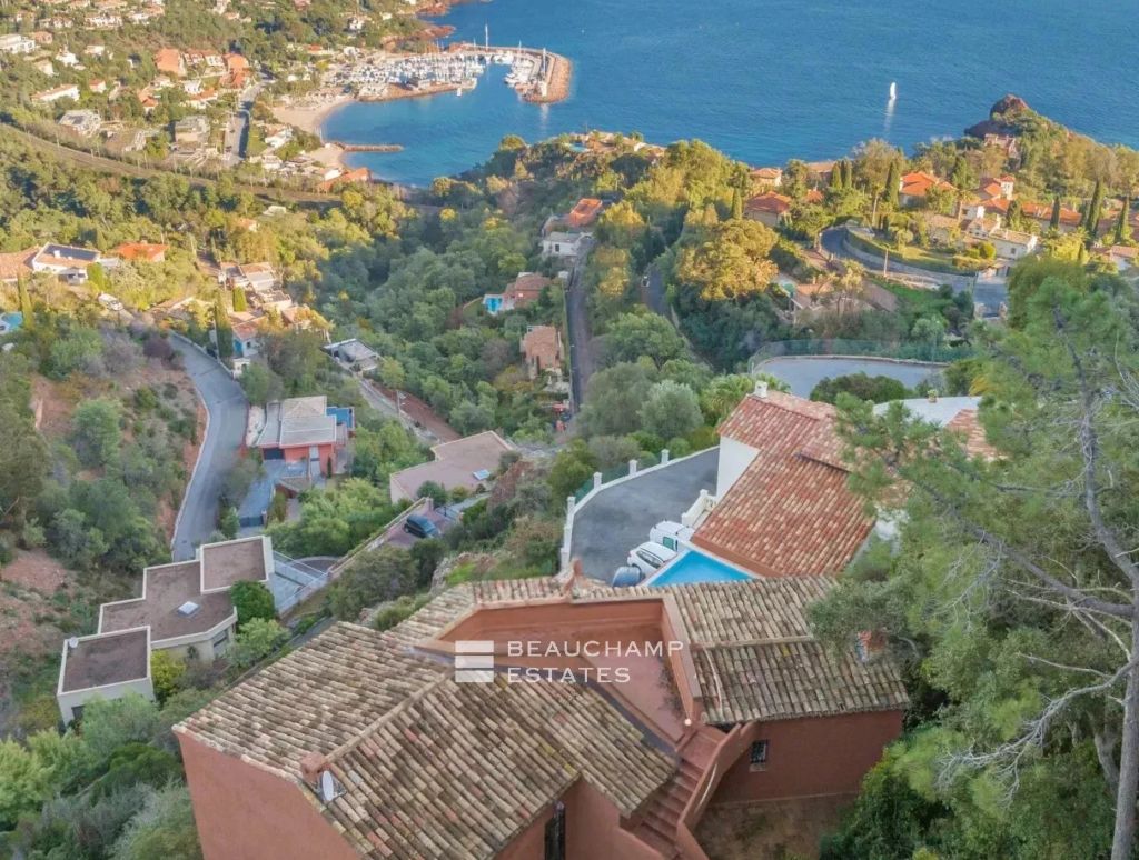 High-End Villa – Quality Features and Privileged Setting