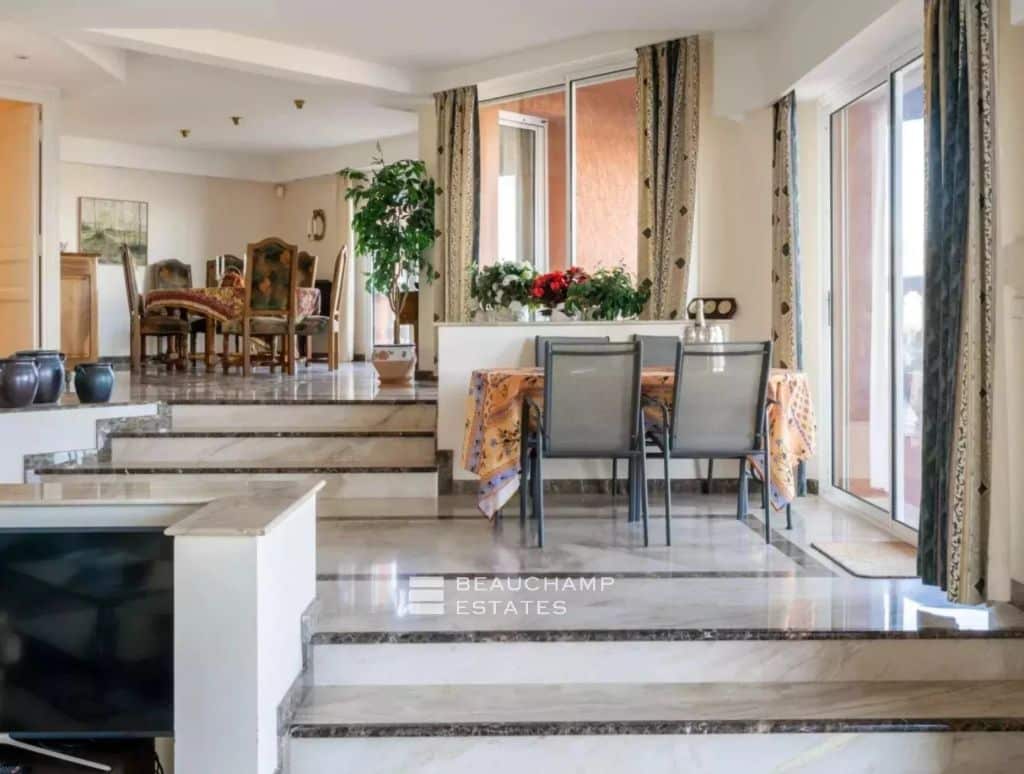 High-End Villa – Quality Features and Privileged Setting