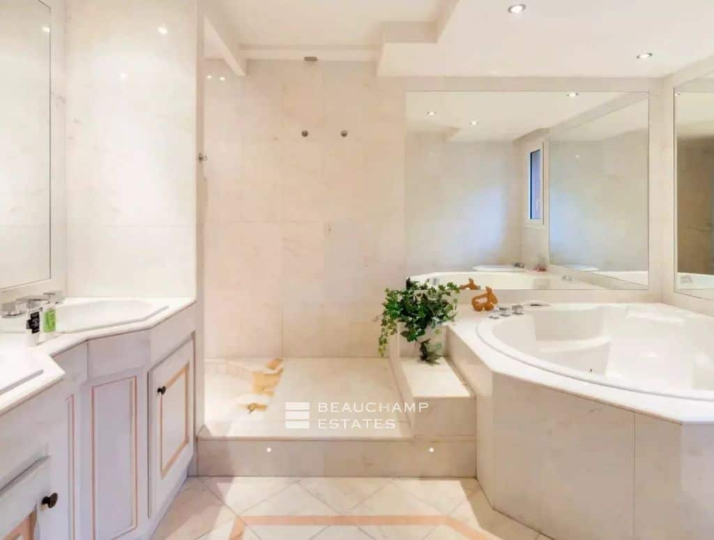 High-End Villa – Quality Features and Privileged Setting