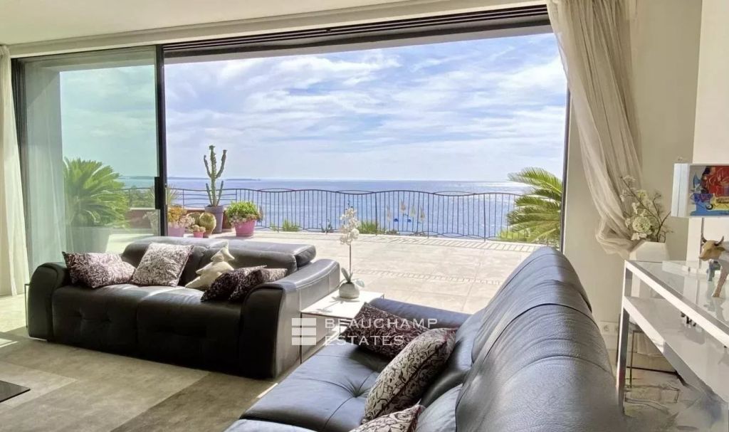 Ideally located in a sumptuous private domain offering a panoramic sea view, with direct access to a confidential cove