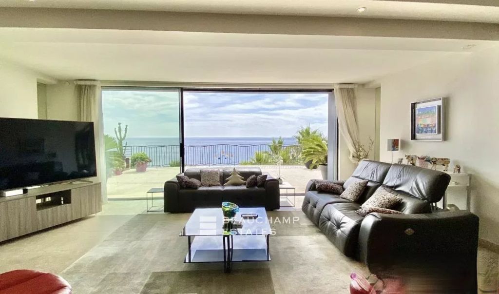 Ideally located in a sumptuous private domain offering a panoramic sea view, with direct access to a confidential cove