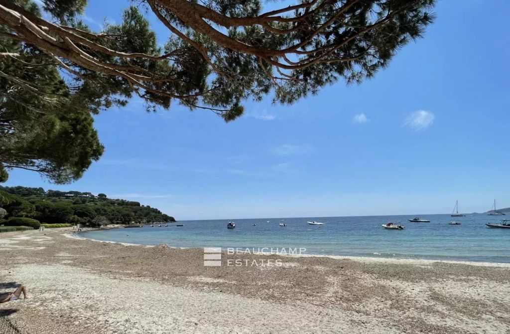 INCREDIBLE WATERFRONT PROPERTY FOR SALE IN RAMATUELLE