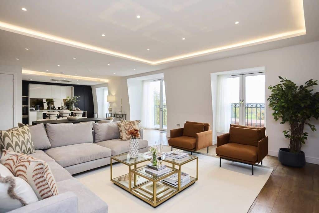 Interior designed, three bedroom apartment with superb views and concierge in Notting Hill.