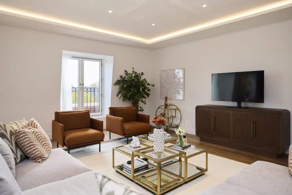Interior designed, three bedroom apartment with superb views and concierge in Notting Hill.