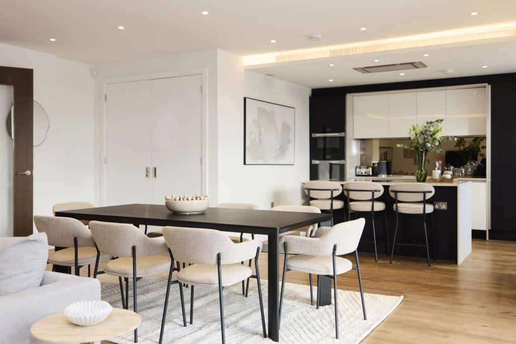 Interior designed, three bedroom apartment with superb views and concierge in Notting Hill.