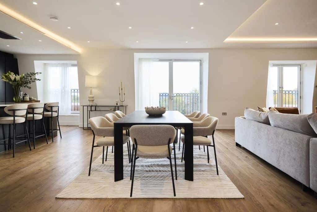 Interior designed, three bedroom apartment with superb views and concierge in Notting Hill.