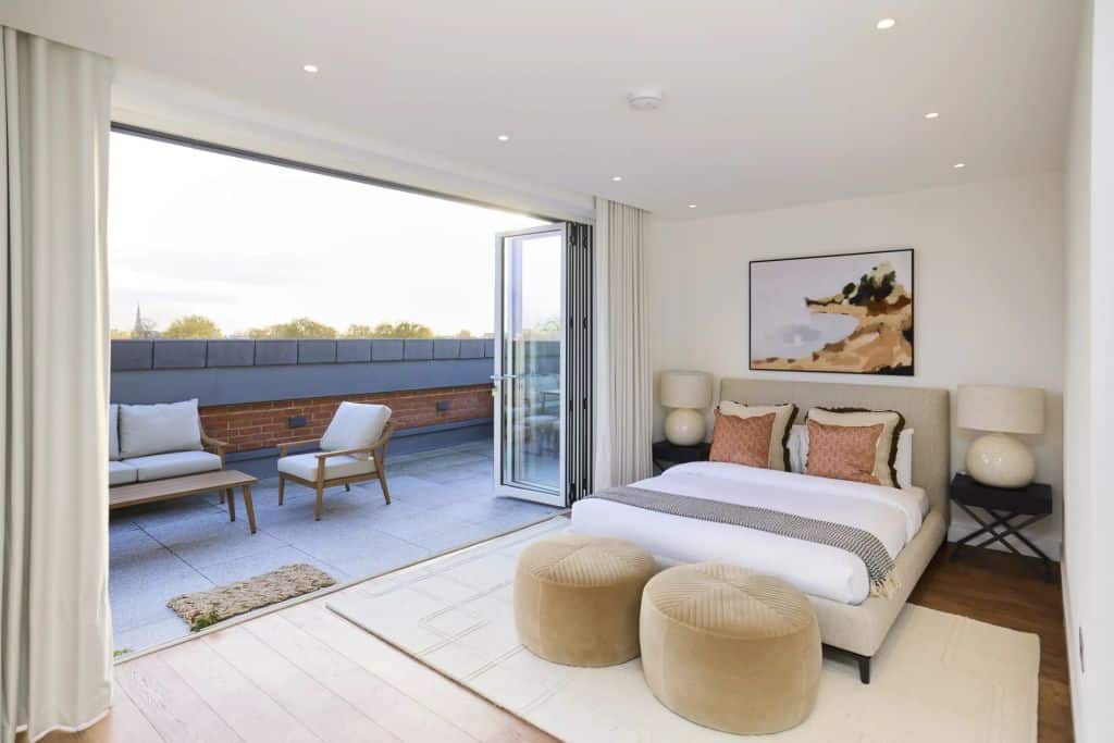 Interior designed, three bedroom apartment with superb views and concierge in Notting Hill.