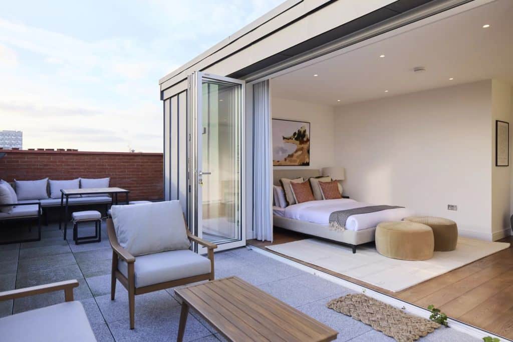 Interior designed, three bedroom apartment with superb views and concierge in Notting Hill.