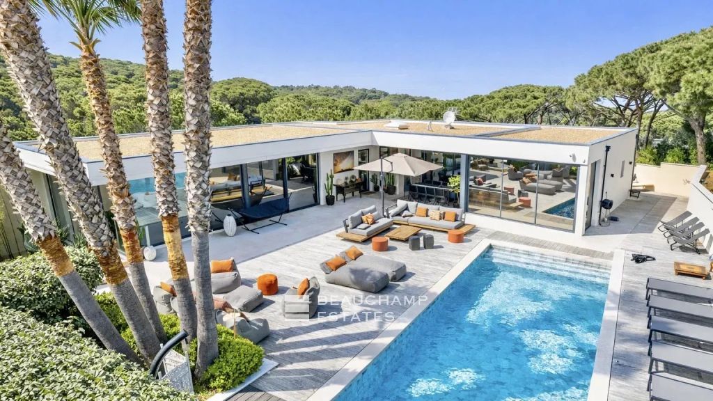 Intimate luxury contemporary villa within walking distance of Pampelonne beaches