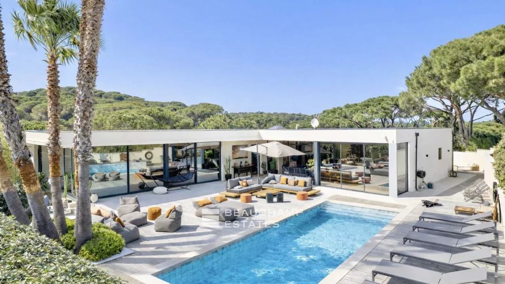Intimate luxury contemporary villa within walking distance of Pampelonne beaches