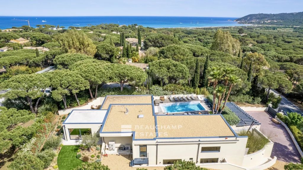 Intimate luxury contemporary villa within walking distance of Pampelonne beaches