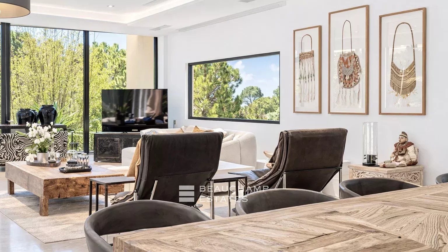 Intimate luxury contemporary villa within walking distance of Pampelonne beaches Intimate luxury contemporary villa within walking distance of Pampelonne beaches