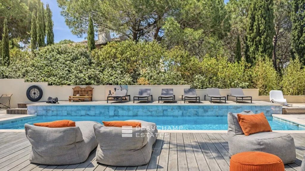 Intimate luxury contemporary villa within walking distance of Pampelonne beaches