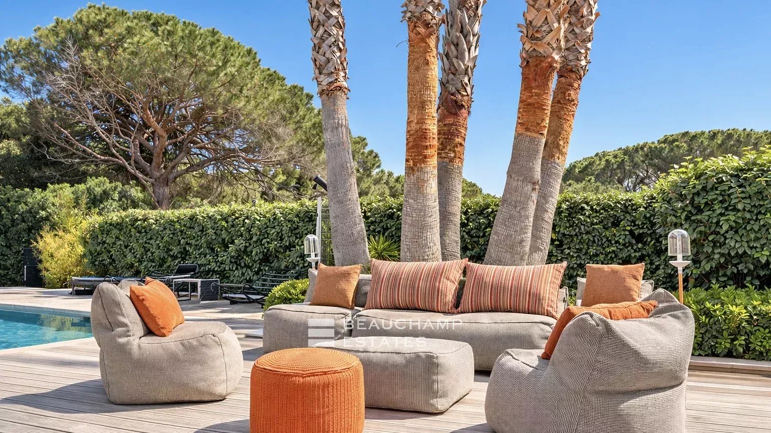 Intimate luxury contemporary villa within walking distance of Pampelonne beaches Intimate luxury contemporary villa within walking distance of Pampelonne beaches