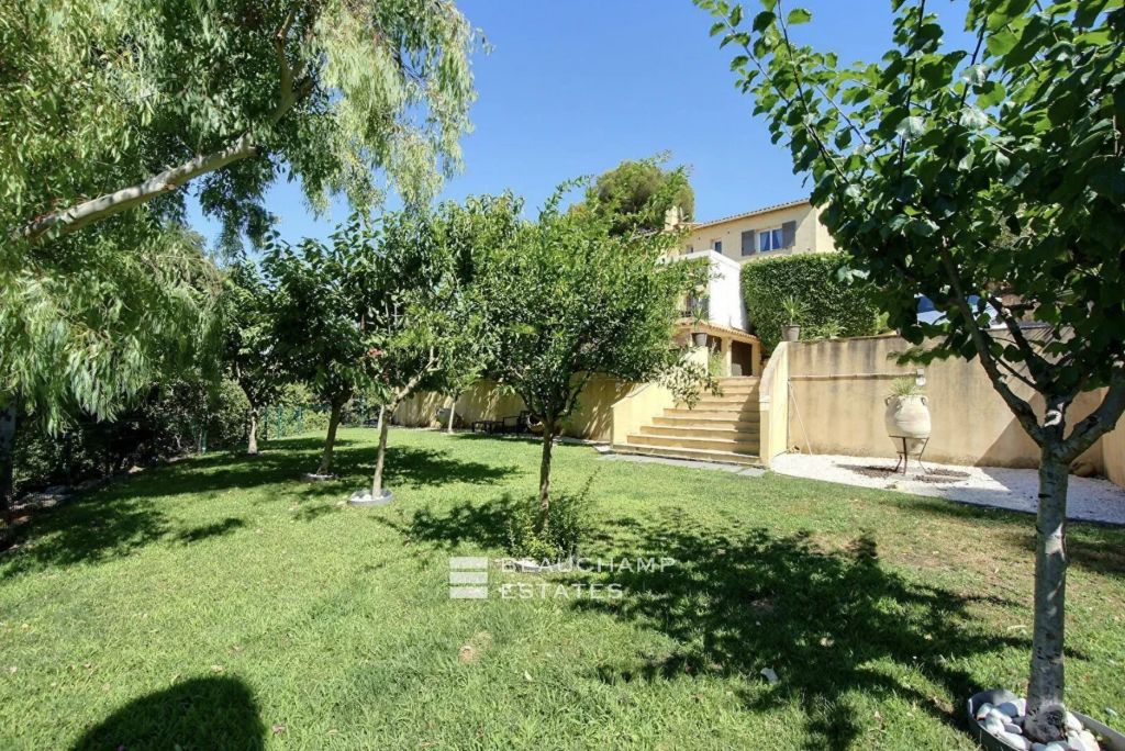 Jolie maison dans un domaine fermé