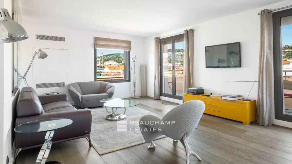 Large and luxury penthouse – back Croisette