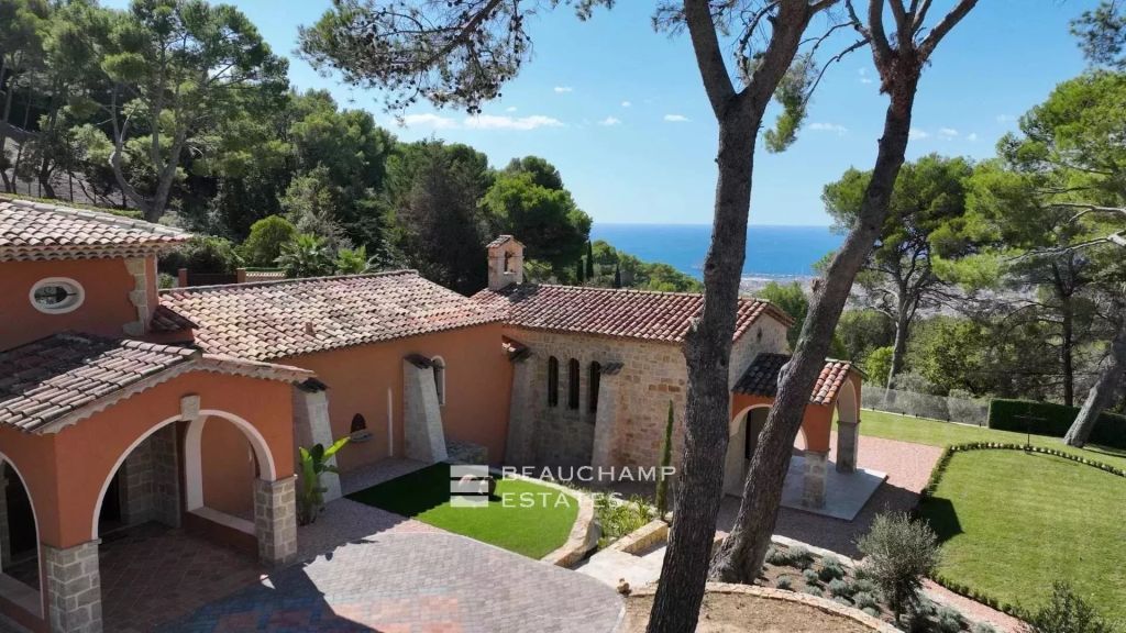 Le Cannet – Elegant Renovated Provençal Villa with Exceptional Sea View