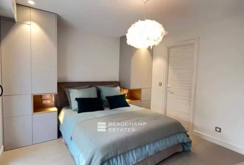 Le Cannet Residential – Contemporary 4-Bedroom Apartment with Panoramic Sea View