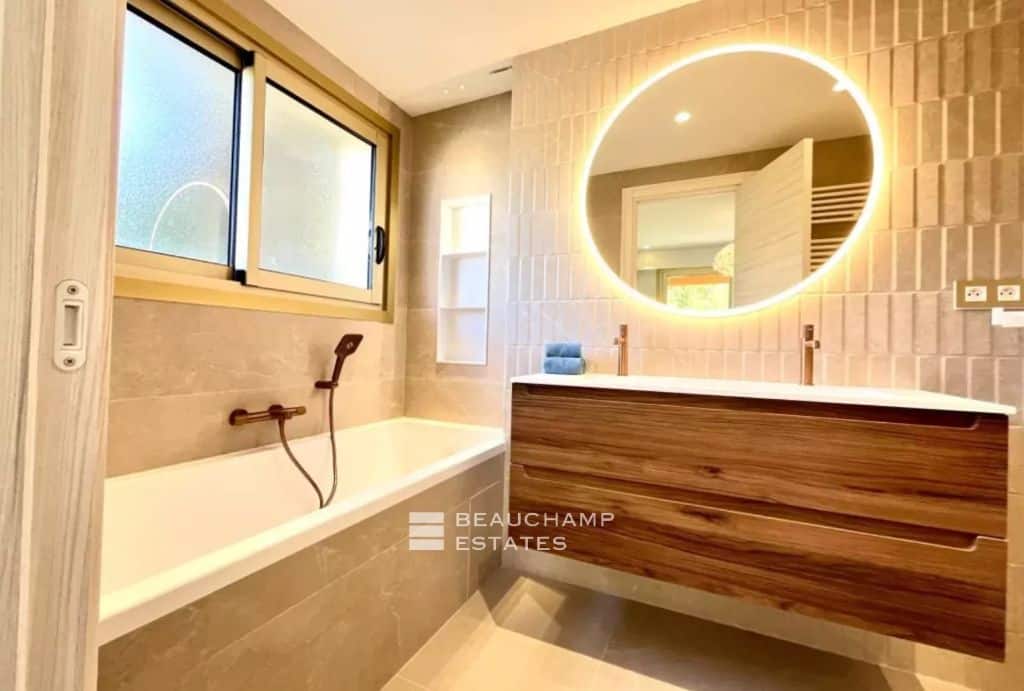 Le Cannet Residential – Contemporary 4-Bedroom Apartment with Panoramic Sea View