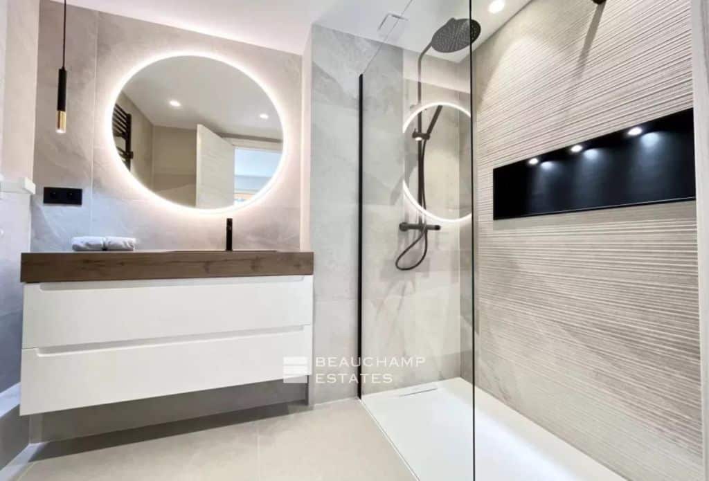 Le Cannet Residential – Contemporary 4-Bedroom Apartment with Panoramic Sea View