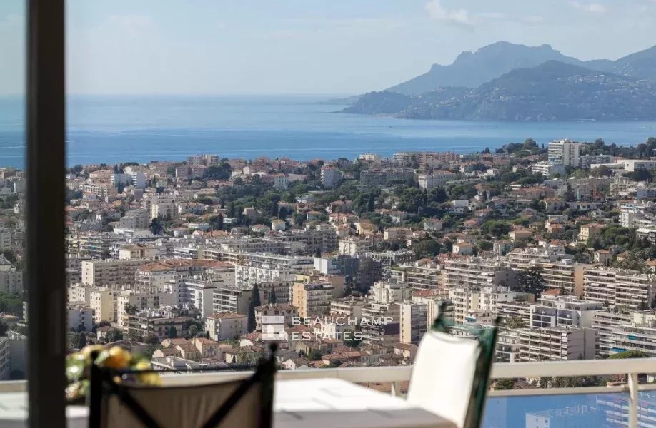 Le Cannet – Rooftop villa with private garden