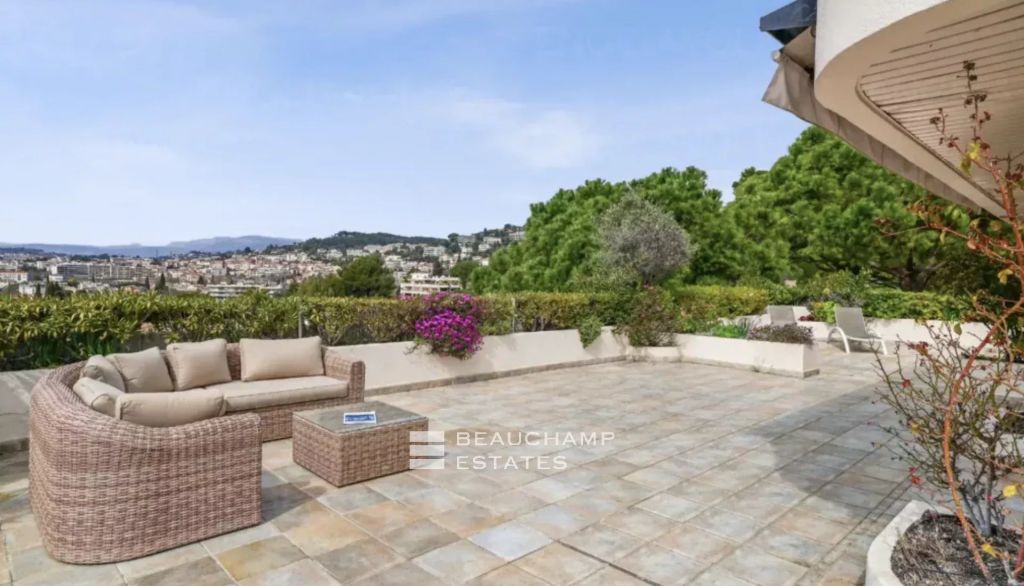 Le Cannet – Superbe appartement au dernier étage