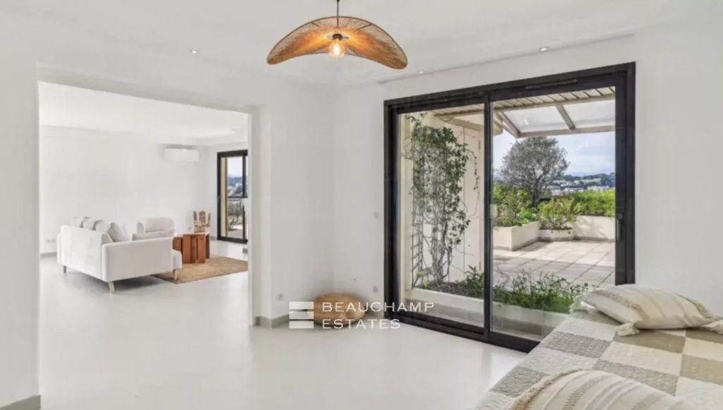 Le Cannet – Superbe appartement au dernier étage