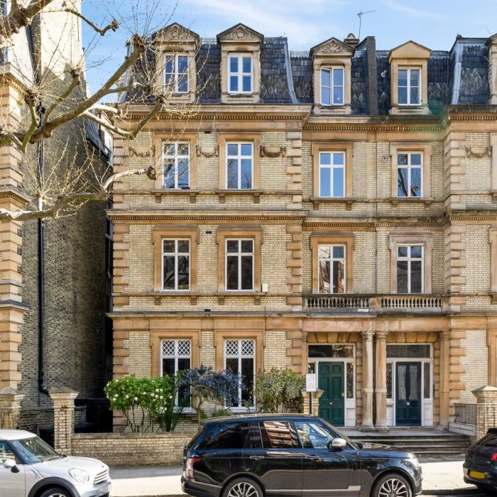 Located on the garden level, this bright open-plan apartment is ideally located a walk away from Holland Park.