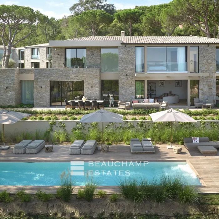 Luxurious contemporary 6 bedroom villa a stone’s throw from the center of Saint-Tropez