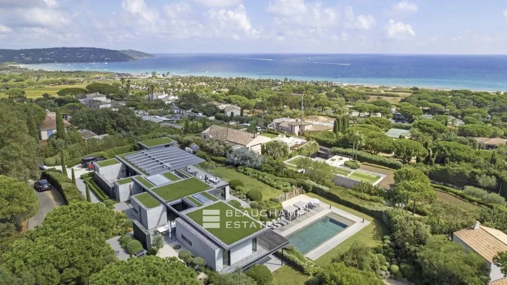 Luxurious contemporary villa in Pampelonne beach and Club55