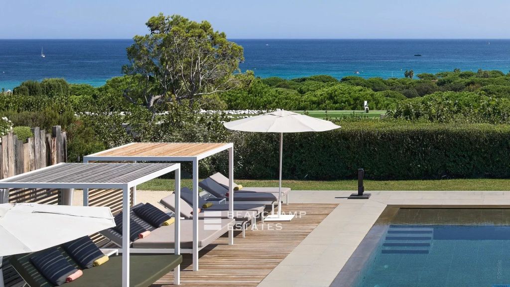 Luxurious contemporary villa in Pampelonne beach and Club55