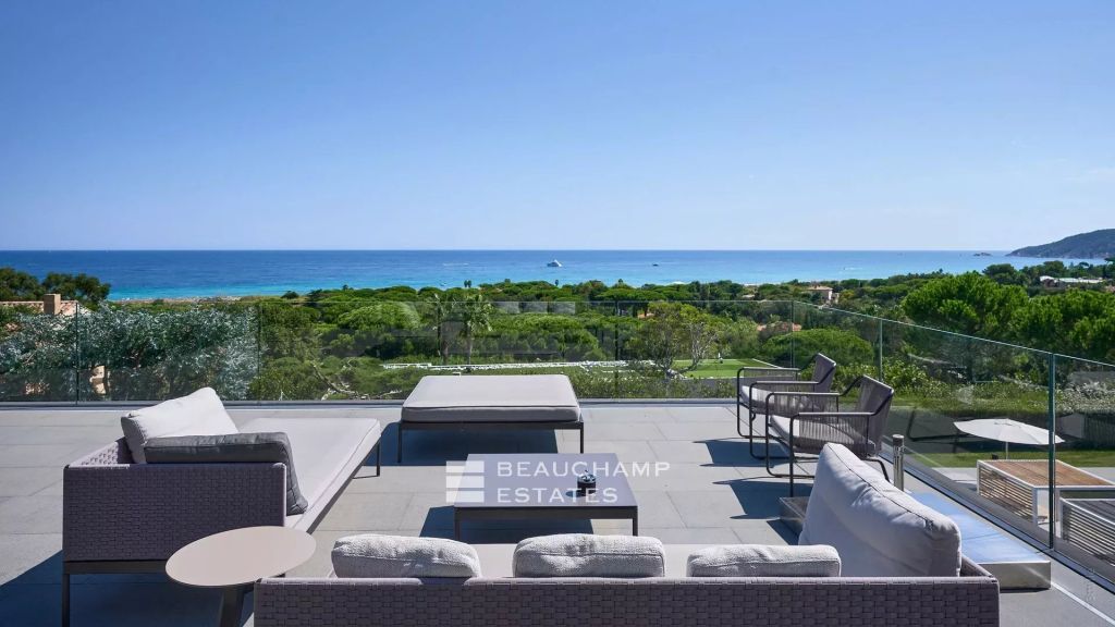 Luxurious contemporary villa in Pampelonne beach and Club55