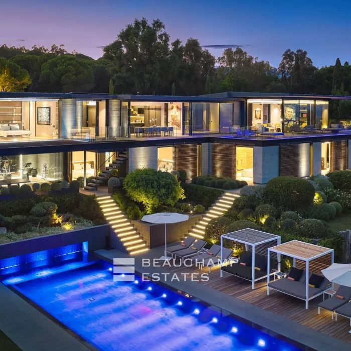 Luxurious contemporary villa in Pampelonne beach and Club55