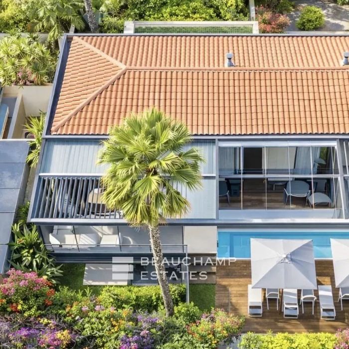 Luxurious contemporary villa just 100 meters from the center of Saint-Tropez