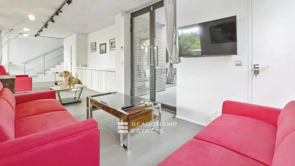 Luxurious contemporary villa just 100 meters from the center of Saint-Tropez