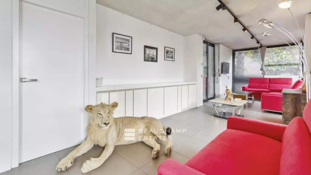 Luxurious contemporary villa just 100 meters from the center of Saint-Tropez