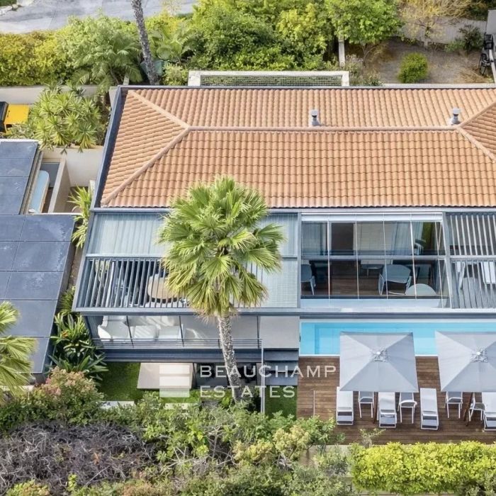 Luxurious contemporary villa just 100 meters from the center of Saint-Tropez
