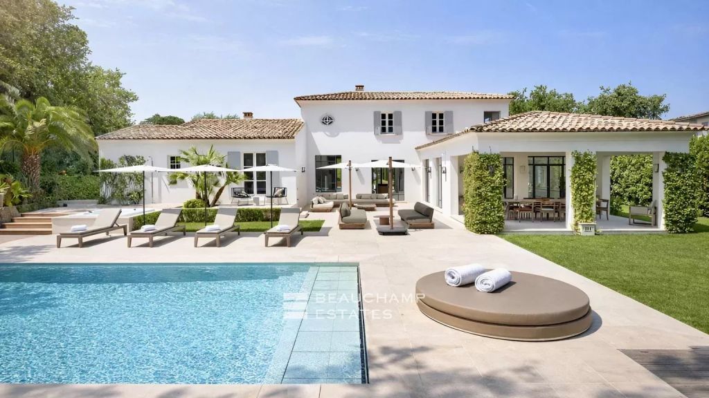 Luxurious villa in the heart of Saint-Tropez, within walking distance of Place des Lices