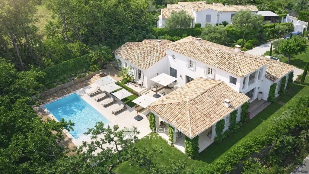 Luxurious villa in the heart of Saint-Tropez, within walking distance of Place des Lices