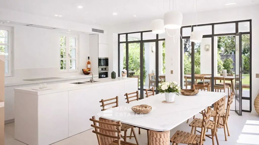 Luxurious villa in the heart of Saint-Tropez, within walking distance of Place des Lices