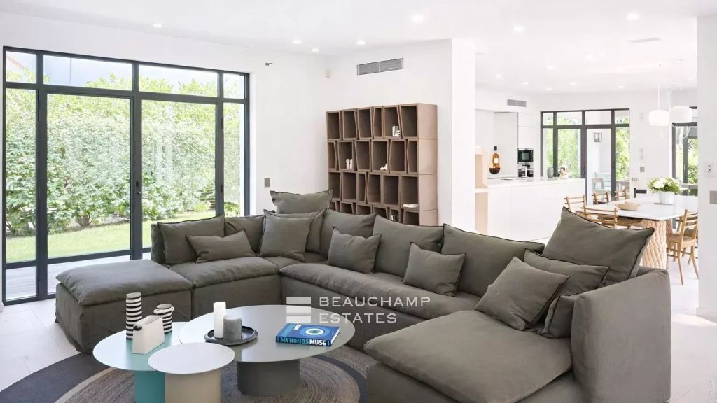 Luxurious villa in the heart of Saint-Tropez, within walking distance of Place des Lices