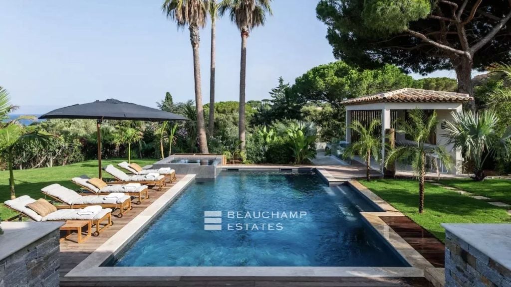 Luxurious villa walking distance to Pampelonne beach and Club 55