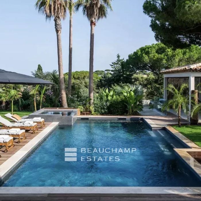 Luxurious villa walking distance to Pampelonne beach and Club 55