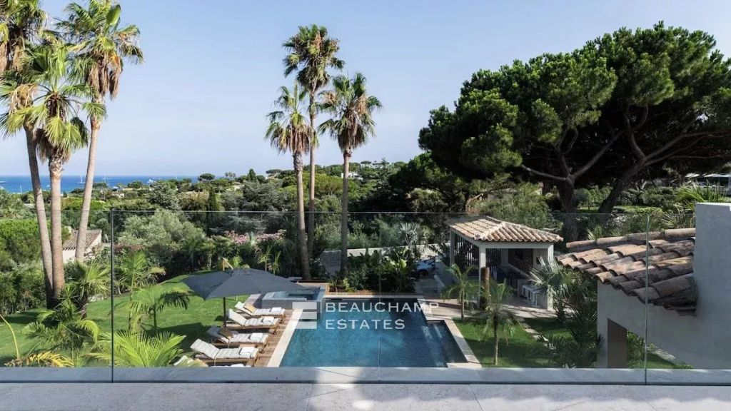 Luxurious villa walking distance to Pampelonne beach and Club 55