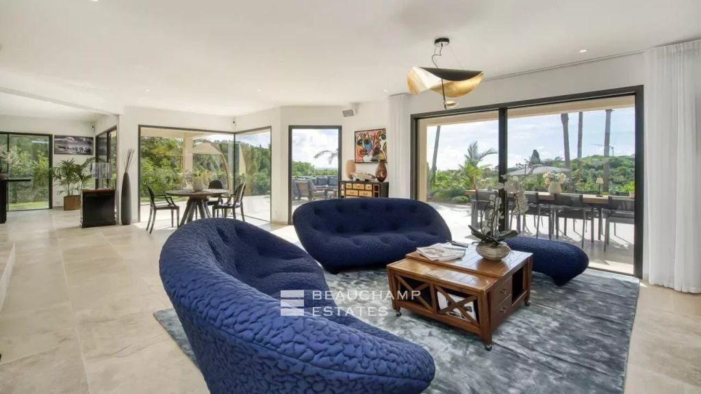 Luxurious villa walking distance to Pampelonne beach and Club 55