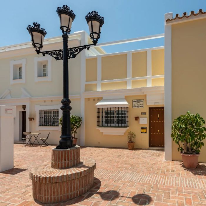 Luxury 3-bedroom townhouse with sea, golf and mountain views