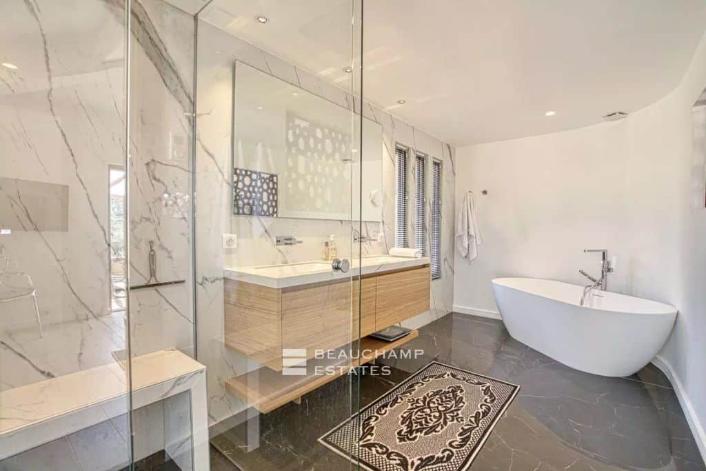 Luxury new villa in a private domain in the heart of Saint-Tropez