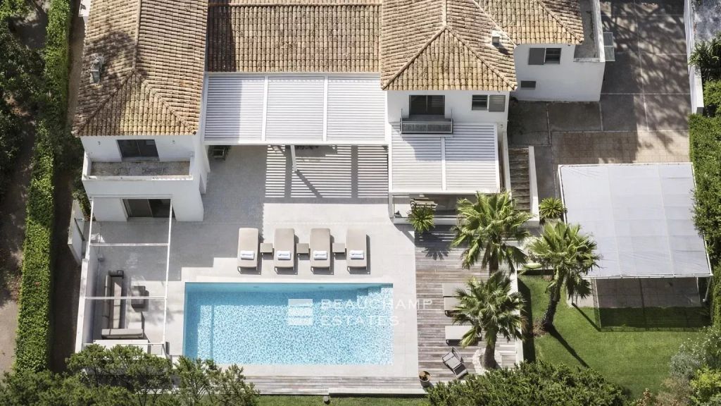 Luxury villa near Saint-Tropez with private beach access